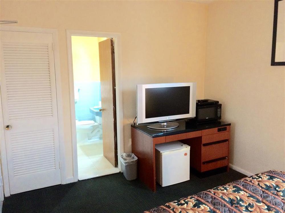 Americas Best Value Inn Media Philadelphia Room photo